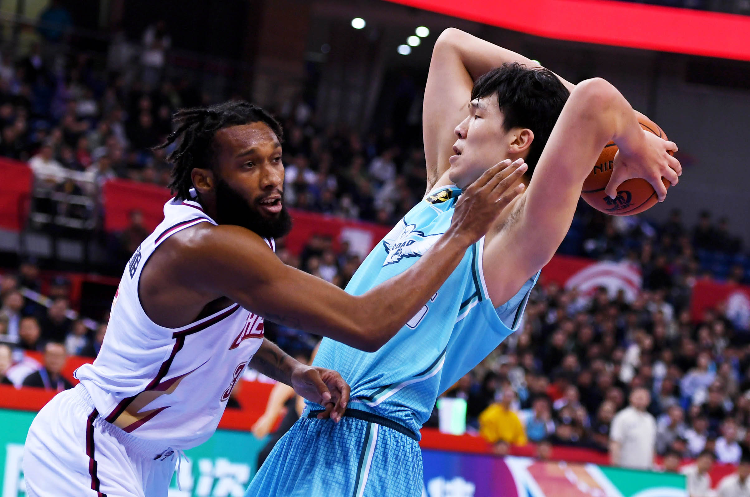 夏洛特黄蜂发布备战花絮；关键时刻再遭质疑；CBA季后赛任务艰巨；更衣室氛围转暖的简单介绍九游APP免费下载安装